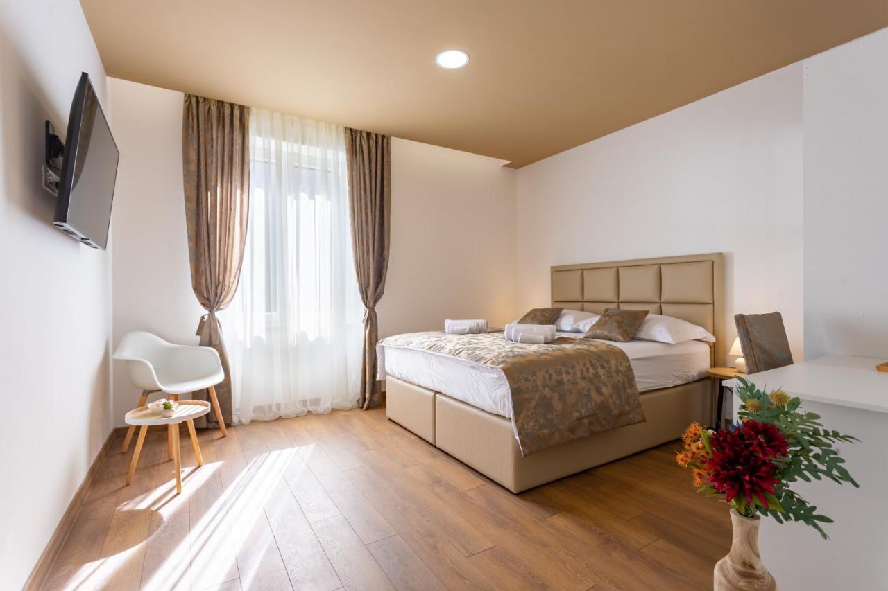 Luxury Rooms Fetivi 斯普利特 外观 照片